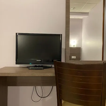 Somriu M28 Hotel